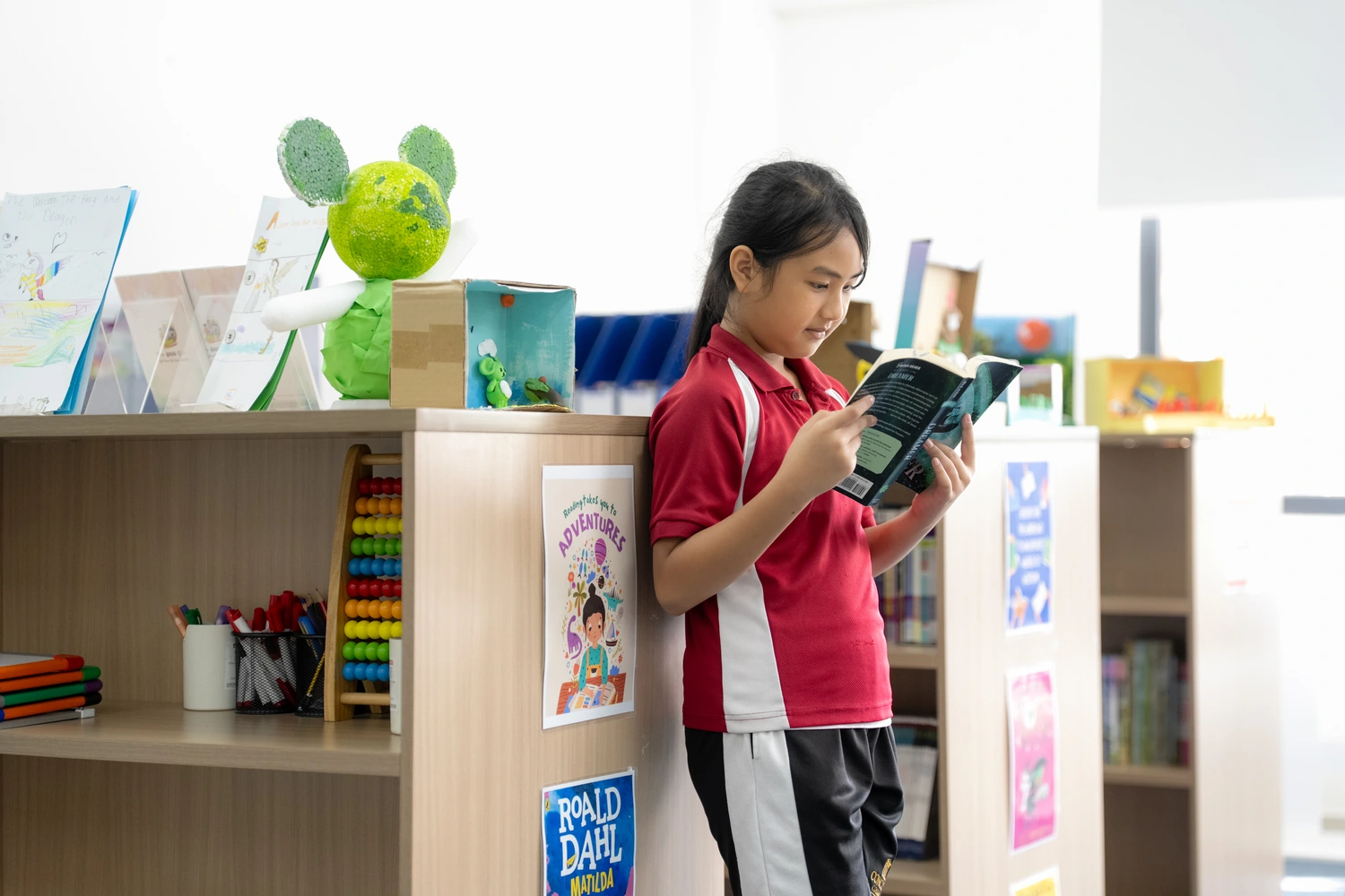 Primary students reading together in the school library.